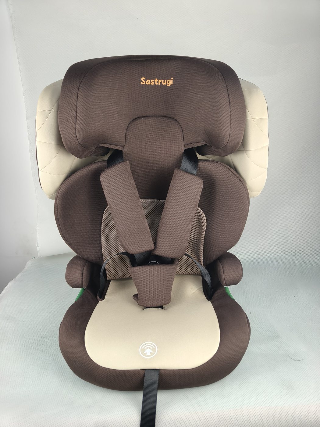 Sastrugi CS801 child car seat, brown and gold colourway, front view