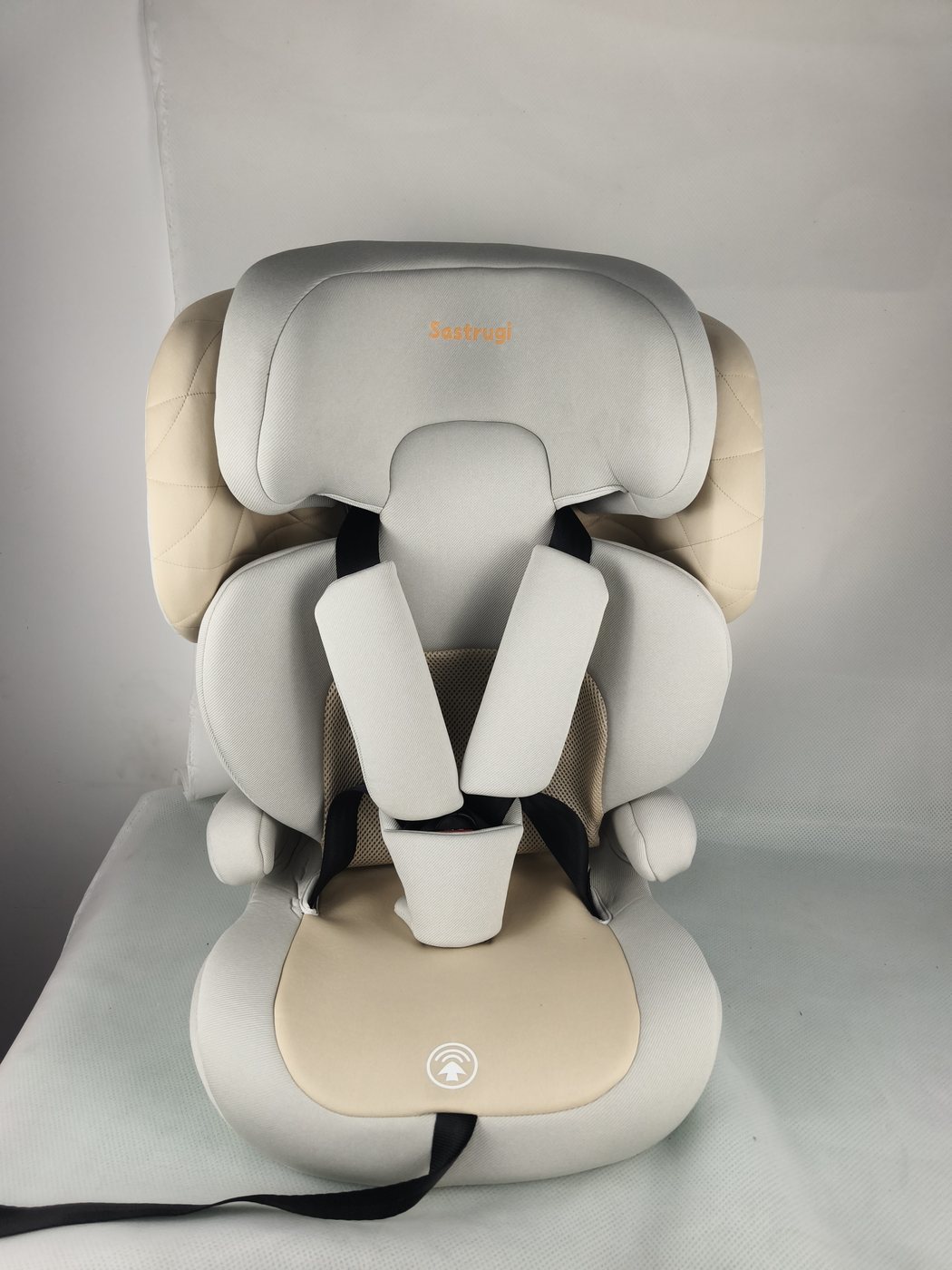 Sastrugi CS801 child car seat, light grey colourway, front view